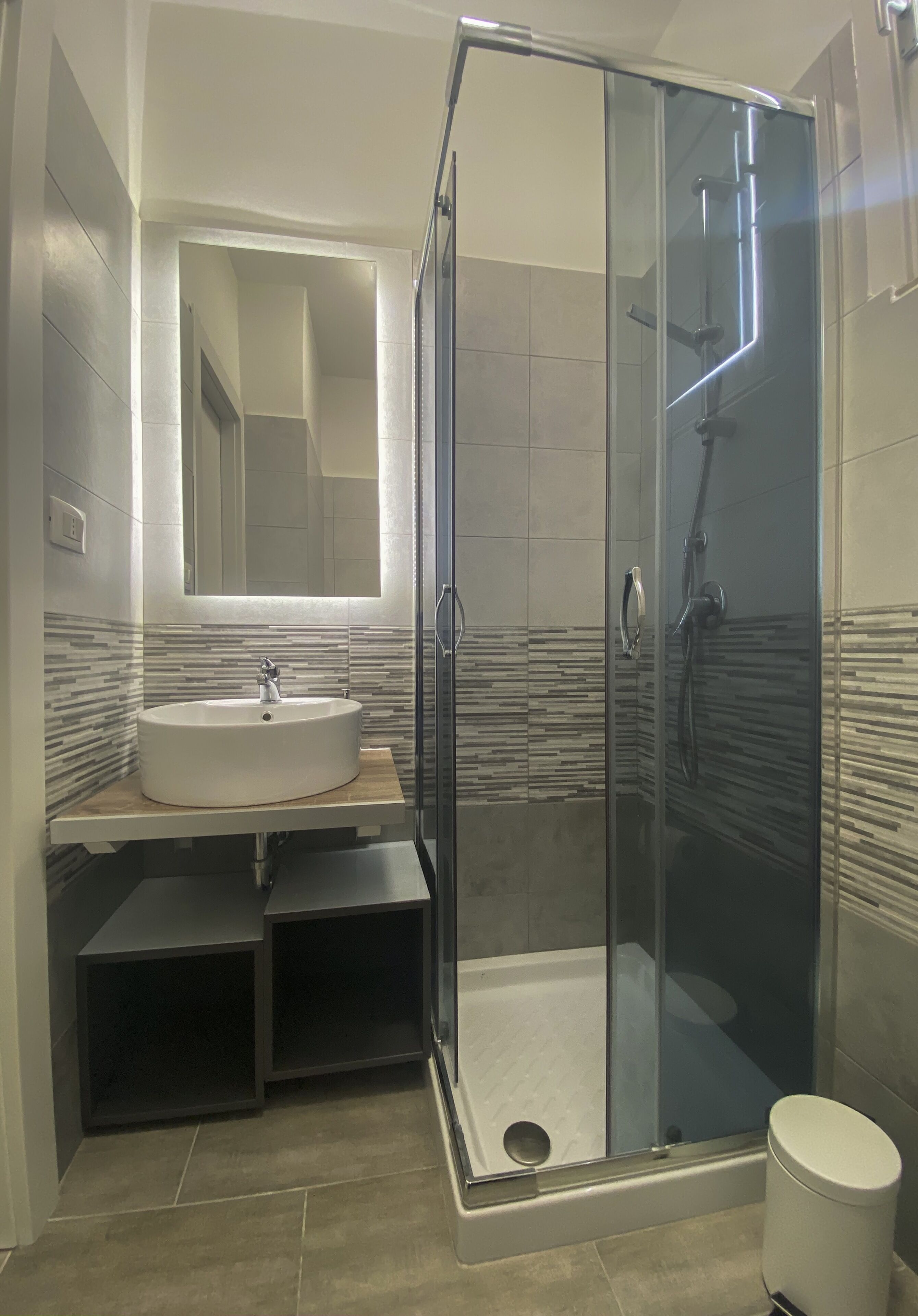 Dusche, Haartrockner, Bidet, Handtücher