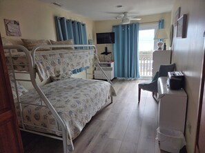 3 bedrooms, desk, iron/ironing board, WiFi - Oceanfront 3 Bedroom 3 Full Bath Townhome With Panoramic Views Of The Ocean (Seaside Park)