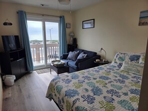 3 bedrooms, desk, iron/ironing board, WiFi - Oceanfront 3 Bedroom 3 Full Bath Townhome With Panoramic Views Of The Ocean (Seaside Park)