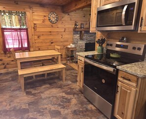 Fridge, microwave, oven, stovetop - Hocking Hills Log Cabin in the Woods facing Rock formation (Rockbridge)