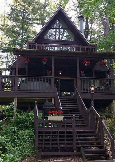 Modern A-Frame with beautiful view of Lake Logan in The Hocking Hills!