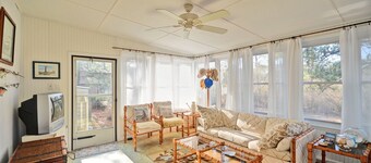 Quaint Beach House Within Walking Distance to Bethany Beach! Pets Allowed, Trolley, Wifi!