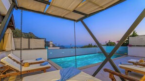 Outdoor pool, a heated pool - Secluded Sea‑View Family Escape -Jacuzzi -Private Pool (Islamlar)