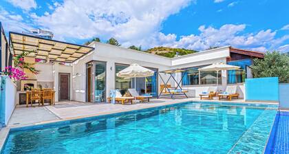 Secluded Sea‑View Family Escape -Jacuzzi -Private Pool