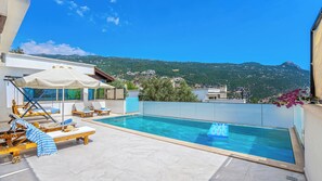 Outdoor pool, a heated pool