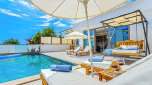 Outdoor pool, a heated pool - Secluded Sea‑View Family Escape -Jacuzzi -Private Pool (Islamlar)