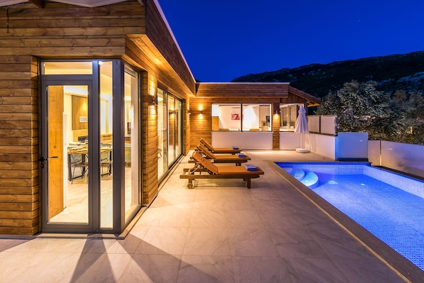 Outdoor pool, a heated pool