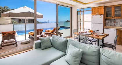 Secluded SeaâView Family Escape -Jacuzzi -Private Pool