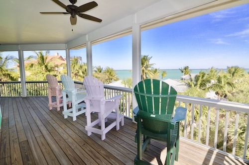 New luxury pool home, 2 min to beach, 360 water views, club available