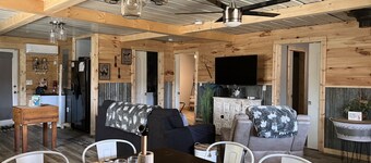Escape to your cozy cabin near Daniel Boone National Forest & Lake Cumberland 