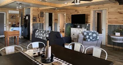 Escape to your cozy cabin near Daniel Boone National Forest & Lake Cumberland