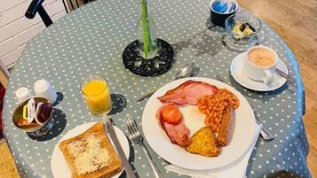 Petit déjeuner complet compris tous les jours