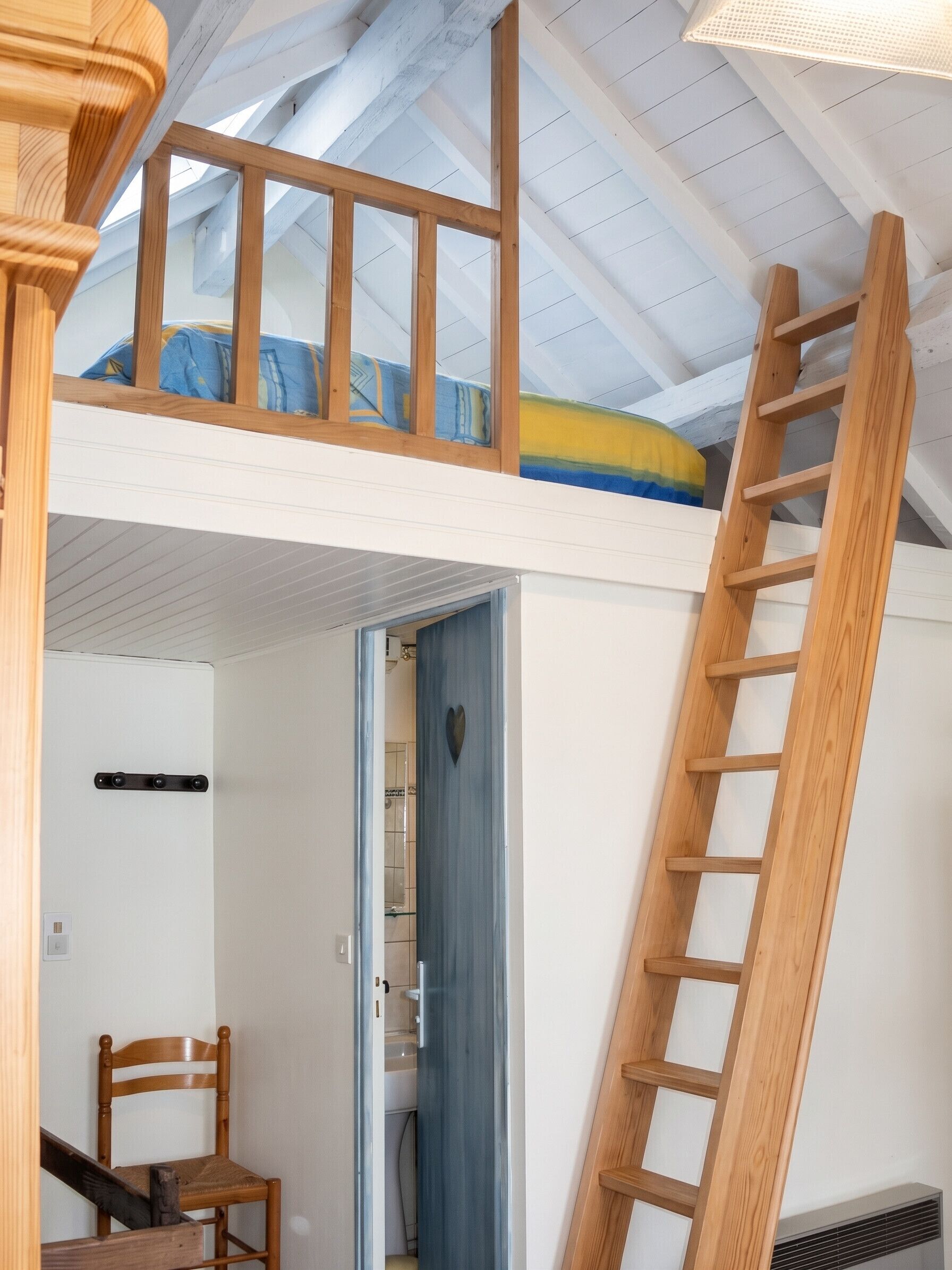 Coffres-forts dans les chambres, fer et planche à repasser