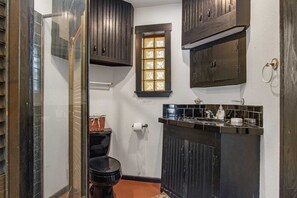 Ensemble douche/baignoire, serviettes fournies