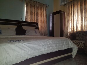 Rom – president | Minibar, skrivebord, skrivebord for bærbar PC og strykejern/-brett