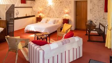 Iron/ironing board, travel cot, free WiFi, bed sheets