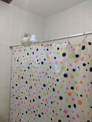 Ducha y papel higiénico