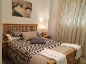 2 bedrooms, iron/ironing board, free WiFi, bed sheets