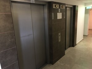 Interior - Family Apt ❤️ underground parking❤️smoking balcony (Sector 2)