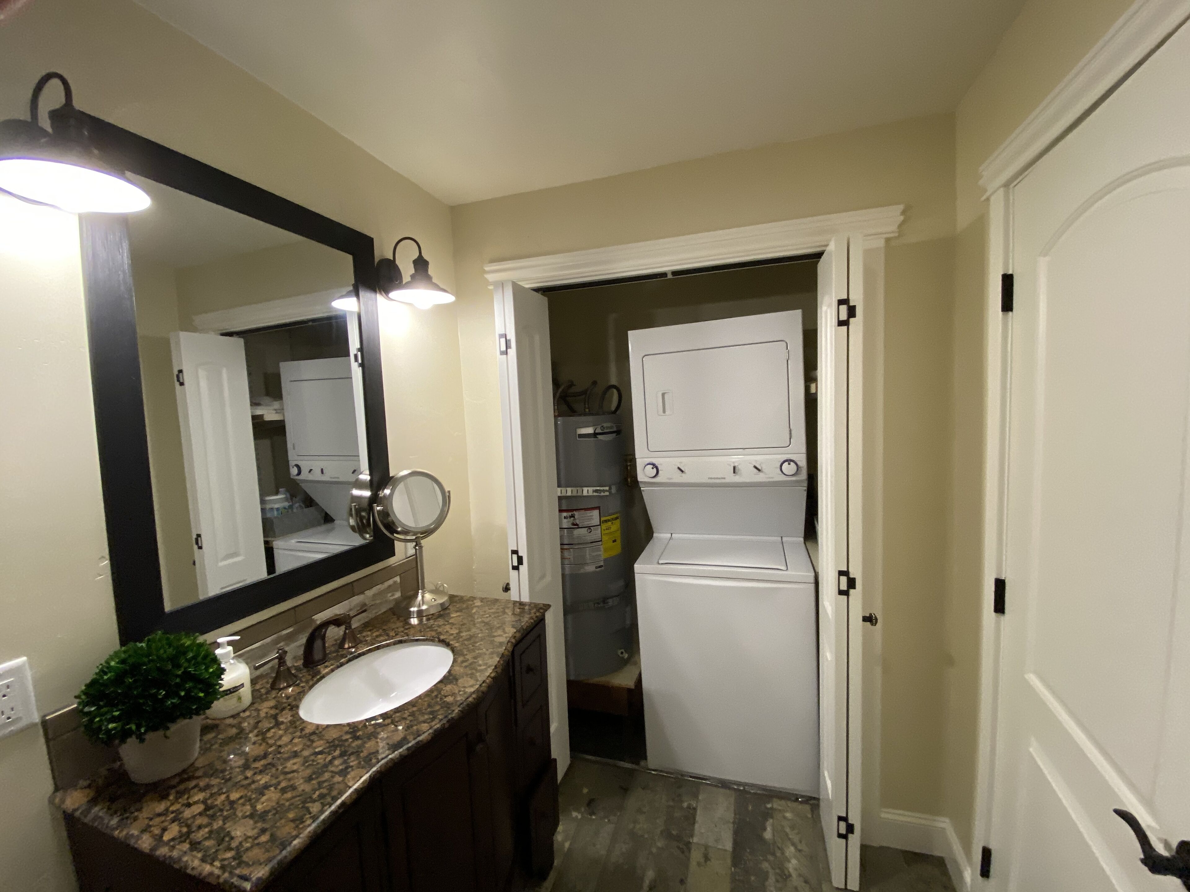 Combinazione doccia/vasca, asciugacapelli, asciugamani, sapone