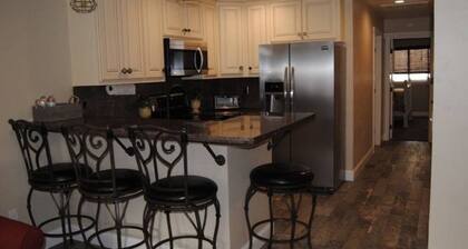 Private Balcony Overlooking Washington St in Downtown Sonora - Free Parking