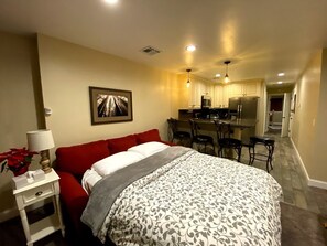 1 bedroom, desk, iron/ironing board, free WiFi - Private Balcony Overlooking Washington St in Downtown Sonora - Free Parking (Sonora)