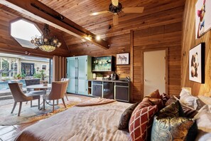 3 habitaciones, tabla de planchar con plancha, wifi y ropa de cama