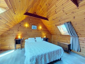 2 bedrooms, travel cot, free WiFi