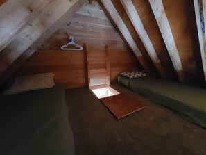 Free WiFi, bed sheets