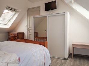 2 室のベッドルーム、旅行用ベビーベッド、WiFi (無料)、ベッドシーツ