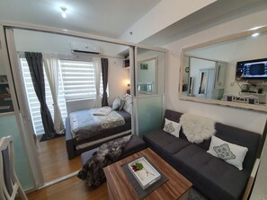 1 slaapkamer, een strijkplank/strijkijzer, wifi, beddengoed
