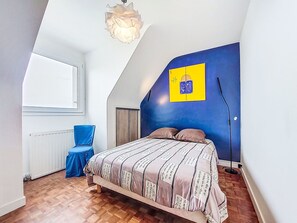 5 bedrooms, travel cot, free WiFi