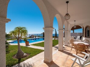 Outdoor dining - Andalusian style holiday villa with seaview (Salobreña)
