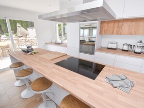 Réfrigérateur, micro-ondes, four, lave-vaisselle