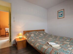 3 slaapkamers, een strijkplank/strijkijzer, reisbedje, gratis wifi