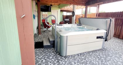 ENTIRE APARTMENT with Private Hot Tub
Outside of San Marcos City