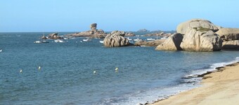 Beautiful private villa for 4 people with WIFI, TV, terrace, pets allowed and parking