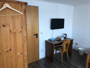 Kahden hengen huone | Televisio