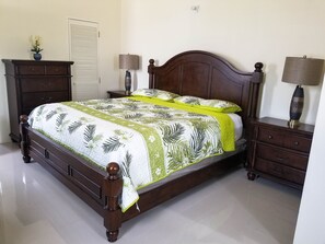 3 Schlafzimmer, Zimmersafe, Bügeleisen/Bügelbrett, WLAN