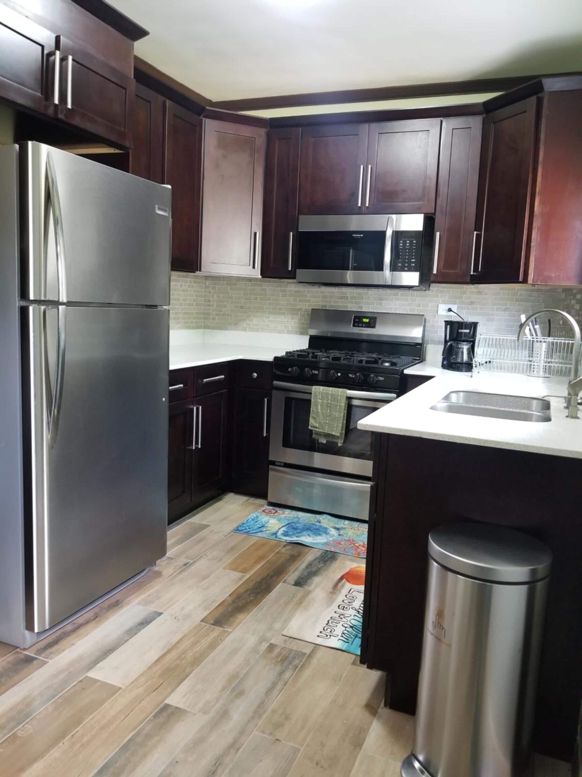 Inn The Town Apartment #2 | 専用キッチン | 電気ポット