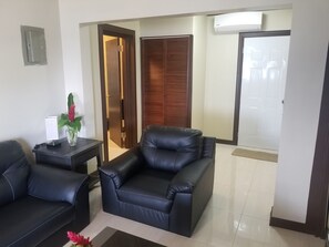 Inn the Town apartment #1 | Living area | 50-inch Smart TV with digital channels, TV, Netflix - Inn The Town (Port Antonio)
