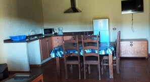 Familienapartment, 2 Schlafzimmer | Eigene Kochnische | Kühlschrank, Mikrowelle, Herdplatte, Kochgeschirr/Geschirr/Besteck