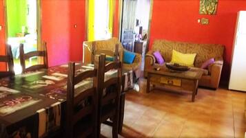 Ferienhaus, 4 Schlafzimmer | Wohnzimmer | Fernseher