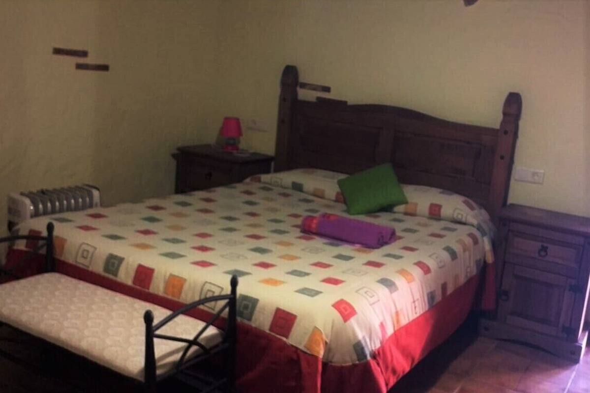 2 Schlafzimmer, Daunenbettdecken, individuell dekoriert