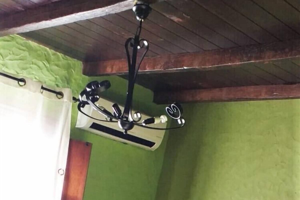 2 Schlafzimmer, Daunenbettdecken, individuell dekoriert