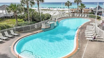 Piscine couverte, piscine extérieure