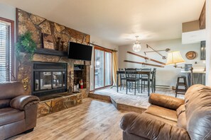 TV, fireplace