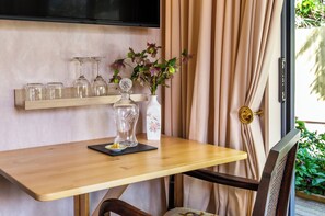 Quarto casal luxo | Roupas de cama premium, cofres nos quartos, individualmente decorados