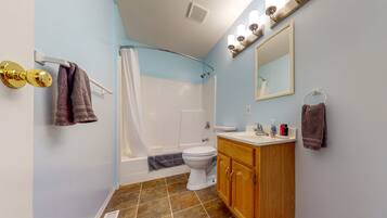 Cabin, 2 Bedrooms, Fireplace, Park View | Bathroom | Combined shower/tub, soap, shampoo, toilet paper