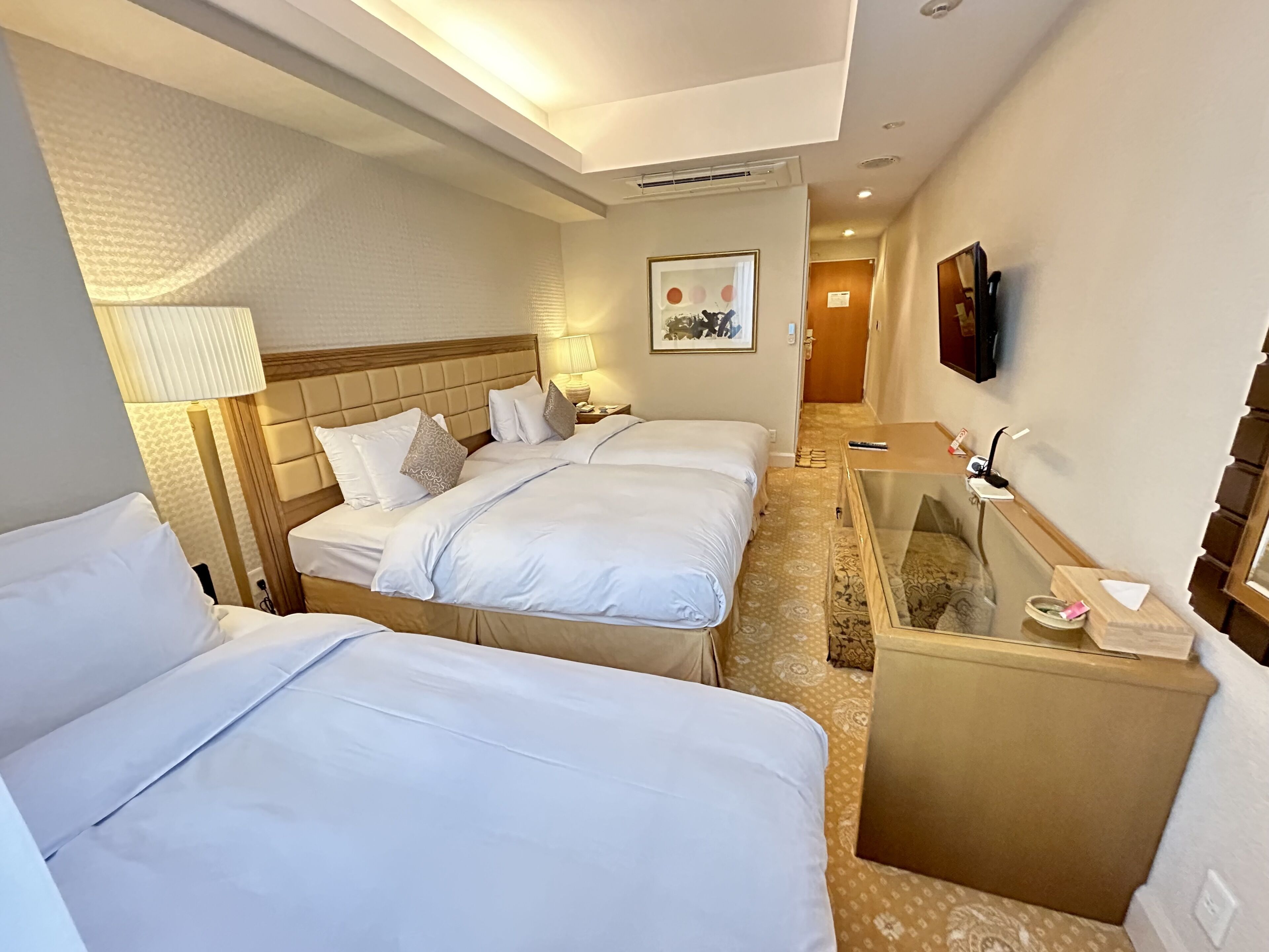 triple room | in-room safe, individually decorated, individually furnished, desk